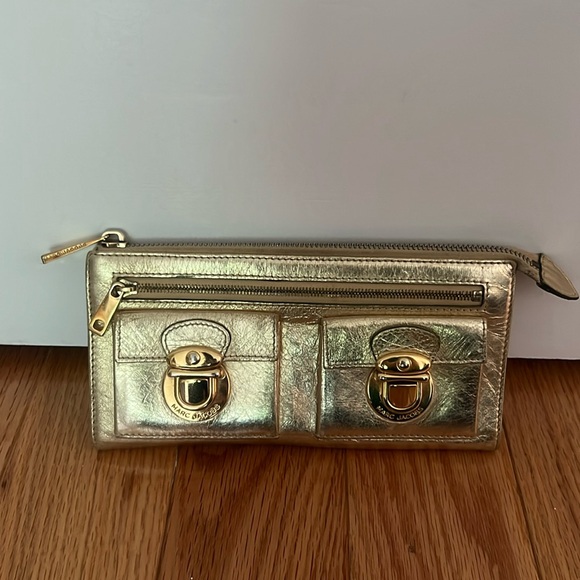 Marc Jacobs Handbags - Marc Jacobs Metallic Gold Leather Clutch Wristlet